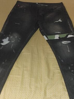 Men's Staple Black Distressed Jeans with Camouflage Stripe